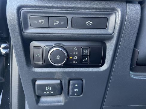 Used 2024 Ford F150 Lariat w/ Equipment Group 502A High image 10