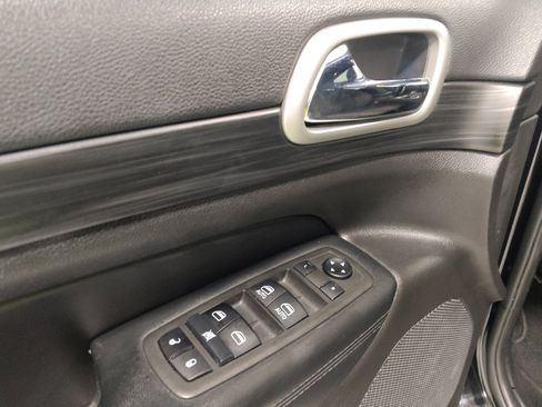 Used 2021 Jeep Grand Cherokee Laredo w/ Security & Convenience Group AWD/4WD image 27