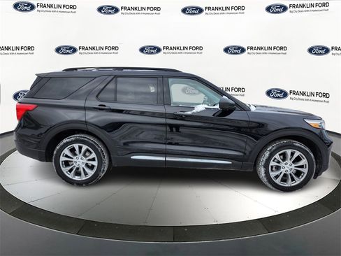 Certified 2022 Ford Explorer XLT w/ Equipment Group 202A image 6