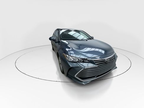 Used 2021 Toyota Avalon XLE image 2