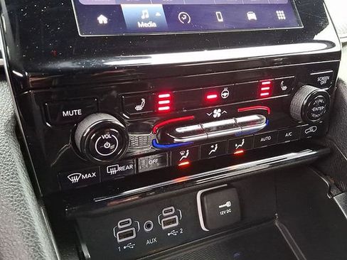 Used 2024 Jeep Grand Cherokee L Laredo image 16