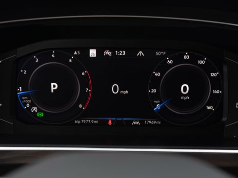 Certified 2024 Volkswagen Tiguan SEL R-Line image 17