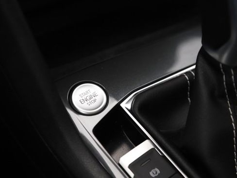 Used 2023 Volkswagen Tiguan SE w/ Panoramic Sunroof Package image 24