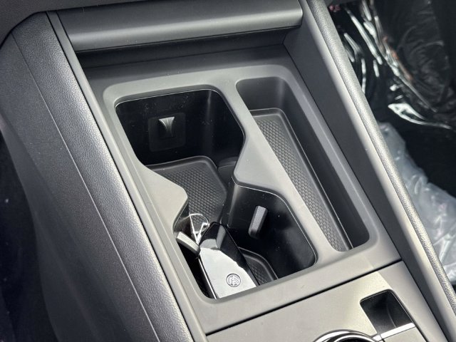New 2026 Volkswagen Tiguan SE R-Line FWD image 23