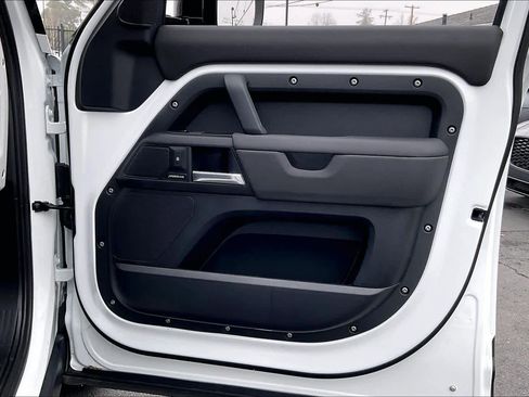 Used 2025 Land Rover Defender 110 S image 27