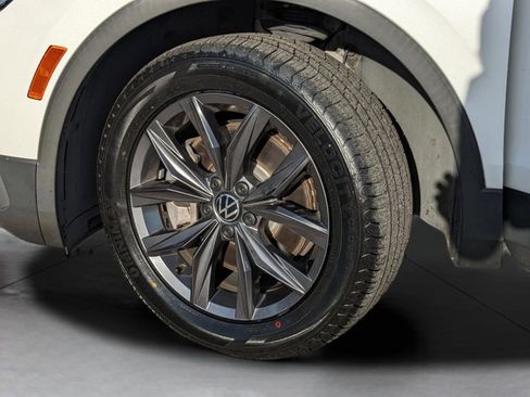 Certified 2023 Volkswagen Tiguan SE w/ Panoramic Sunroof Package image 34