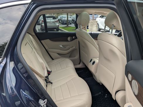 Used 2021 Mercedes-Benz GLC 300 4MATIC image 12