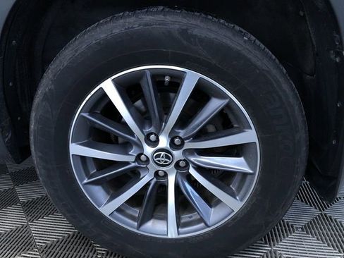 Used 2019 Toyota Highlander XLE image 16