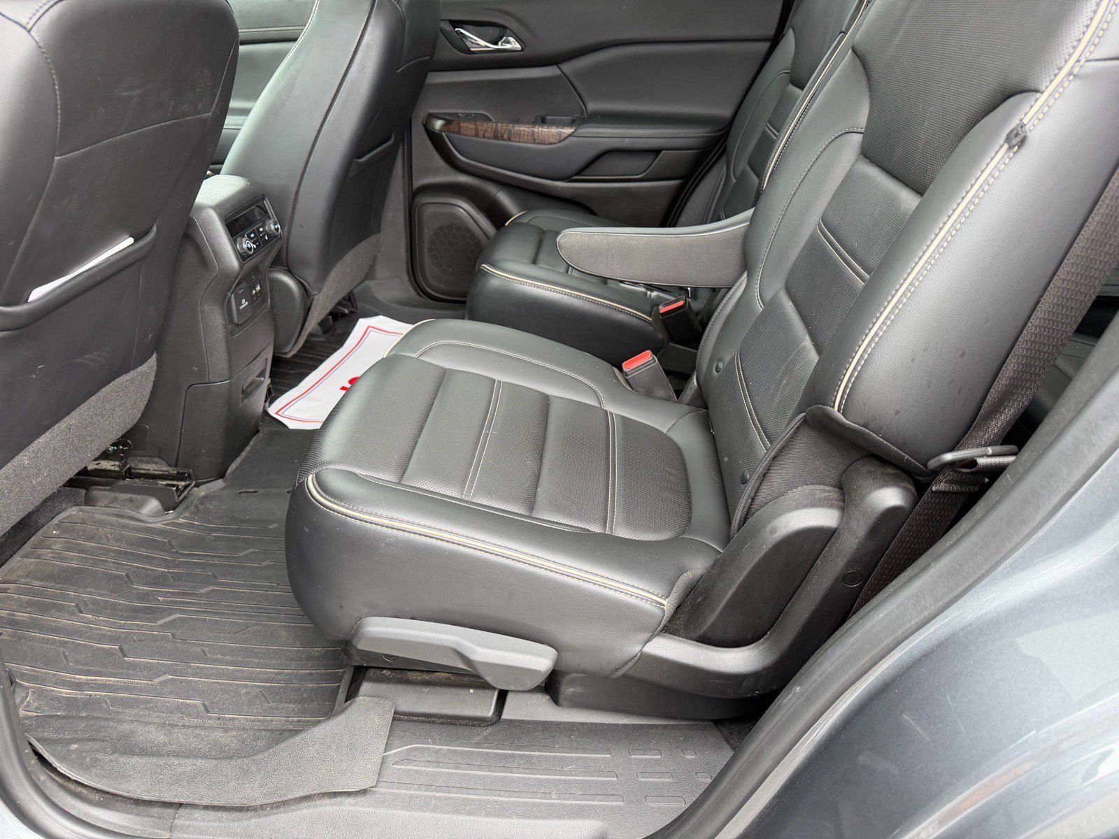 Used 2022 GMC Acadia Denali w/ Denali Ultimate Package AWD/4WD image 11