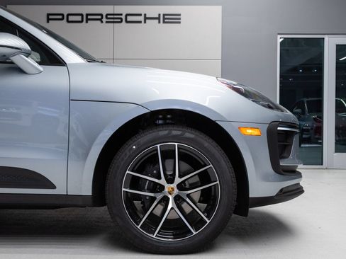 Certified 2026 Porsche Macan AWD/4WD image 11
