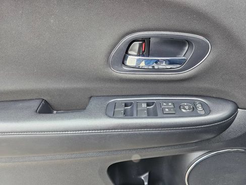 Used 2018 Honda HR-V EX image 23