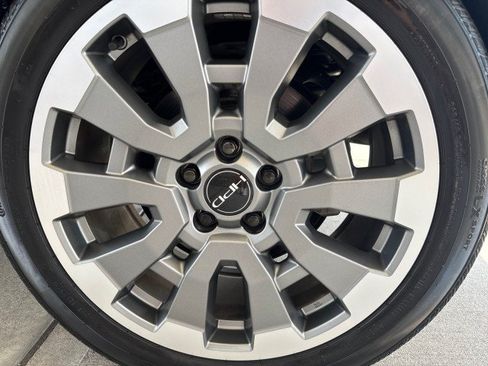 Used 2024 Honda Passport EX-L image 5