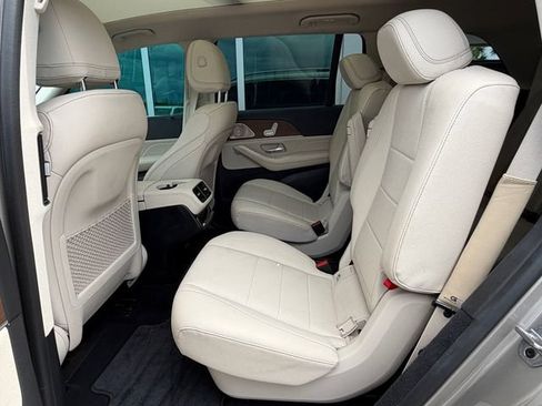 Used 2022 Mercedes-Benz GLS 450 4MATIC image 12