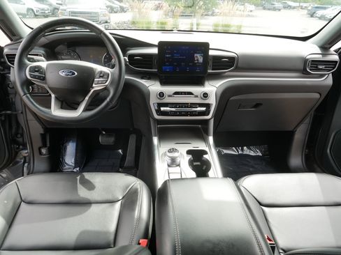 Used 2023 Ford Explorer XLT w/ Equipment Group 202A AWD/4WD image 22