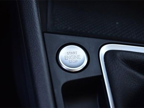 Certified 2024 Volkswagen Jetta SE w/ Panoramic Sunroof Package image 17