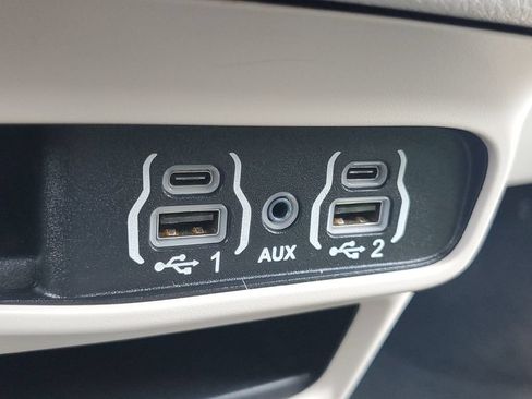 Used 2023 Chrysler Pacifica Touring-L FWD image 20