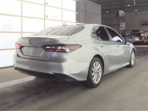 Used 2022 Toyota Camry LE image 4