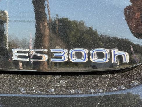 Used 2022 Lexus ES 300h w/ Premium Package image 25