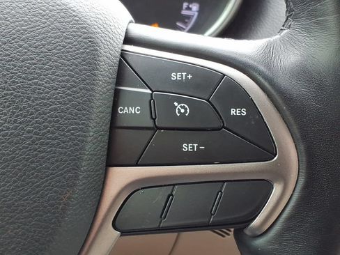 Used 2021 Jeep Grand Cherokee Limited w/ Premium Lighting Group AWD/4WD image 23