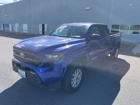 Used 2025 Toyota Tacoma SR5 image 3
