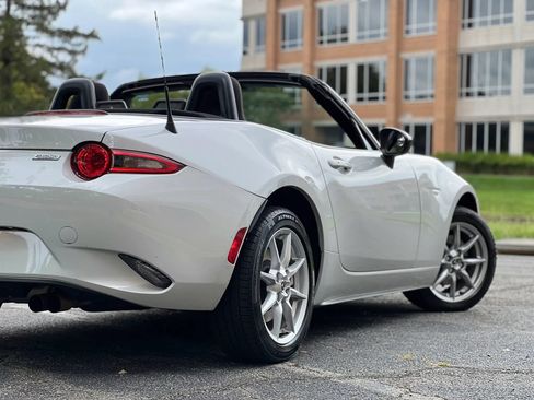 Used 2016 MAZDA MX-5 Miata Sport RWD image 11