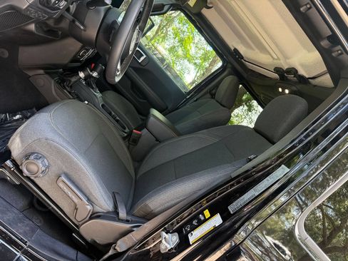Used 2025 Jeep Wrangler Unlimited Sahara AWD/4WD image 26