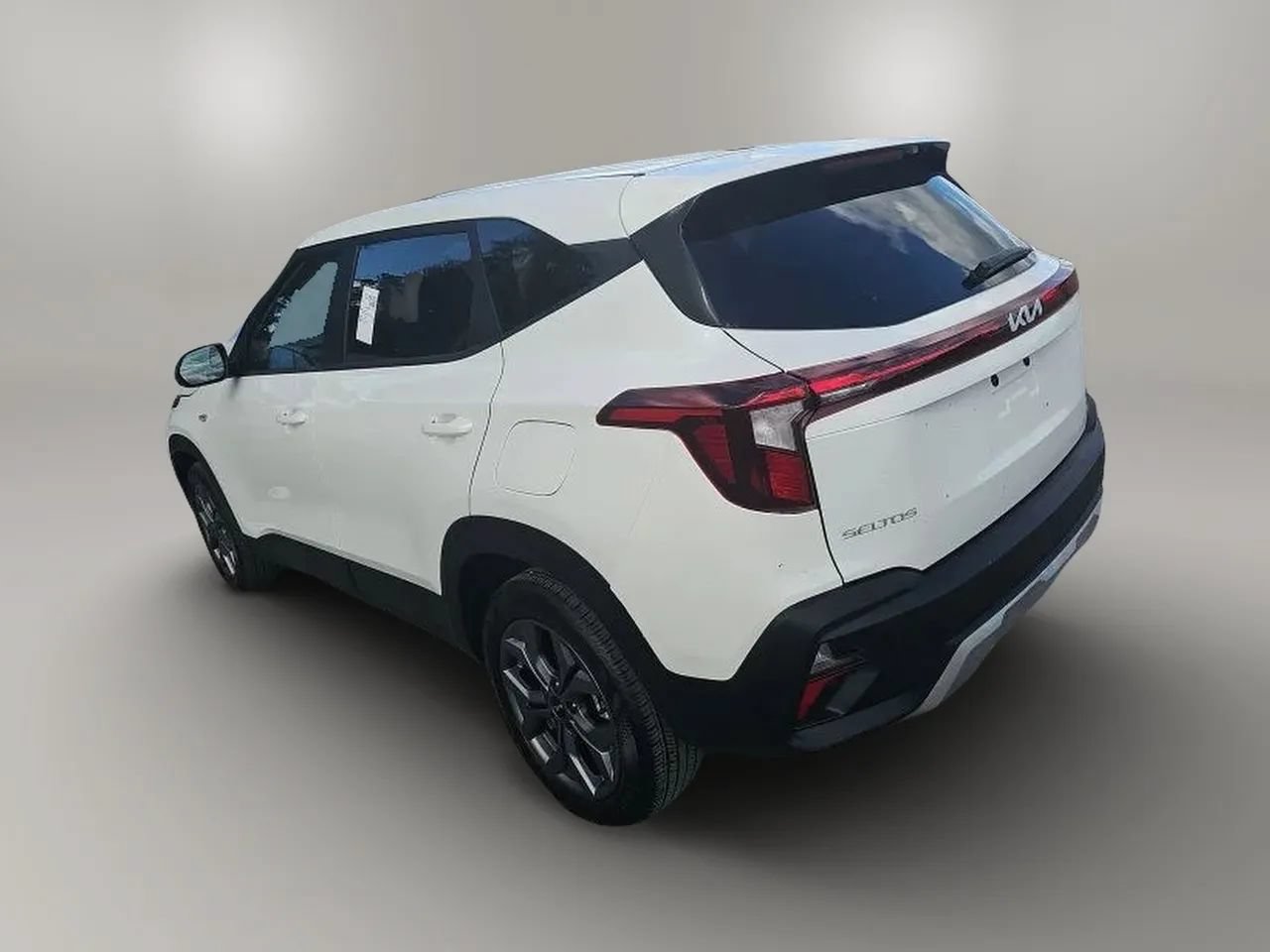 Used 2026 Kia Seltos LX FWD image 2
