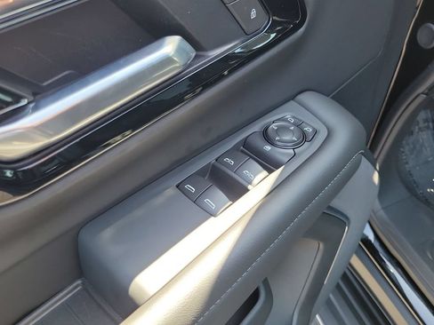 Used 2026 Chevrolet Tahoe LS RWD image 23