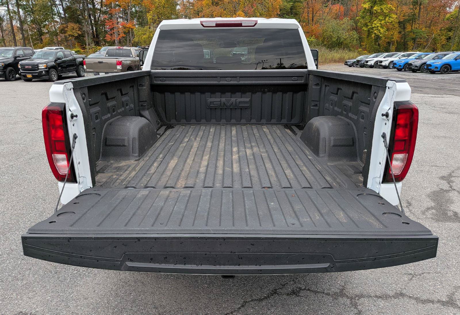 Used 2025 GMC Sierra 1500 SLE AWD/4WD image 10