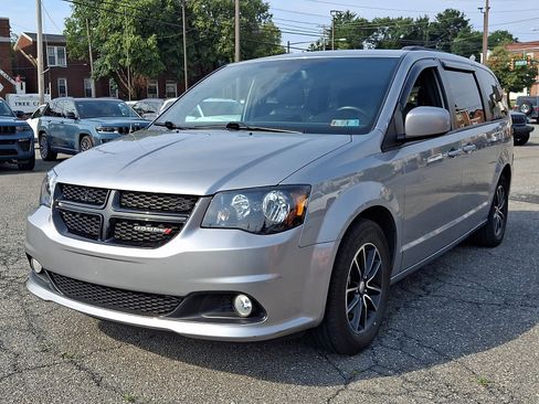 Used 2018 Dodge Grand Caravan SXT w/ Driver Convenience Group FWD image 3