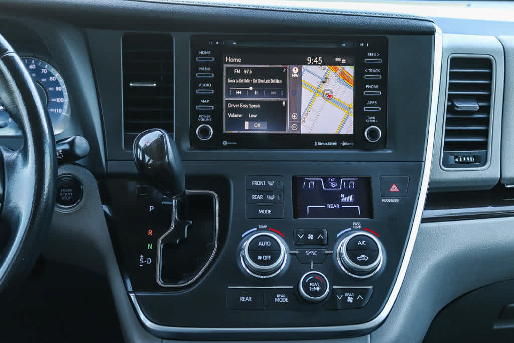 Used 2019 Toyota Sienna XLE w/ XLE Navigation Package FWD image 13