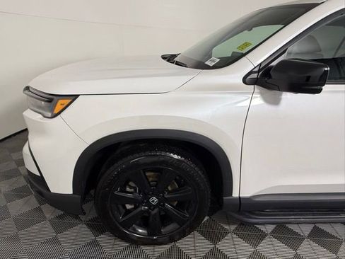 Used 2025 Honda Pilot Black Edition image 12