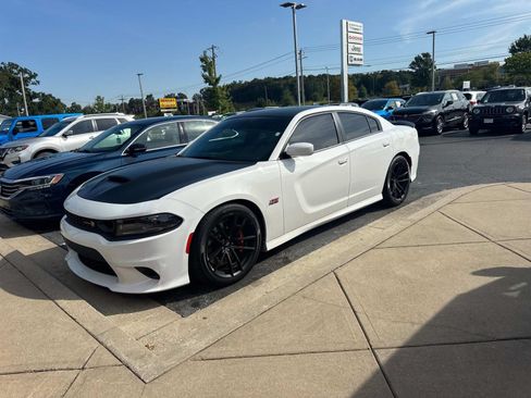 Used 2020 Dodge Charger Scat Pack w/ Dynamics Package RWD image 9