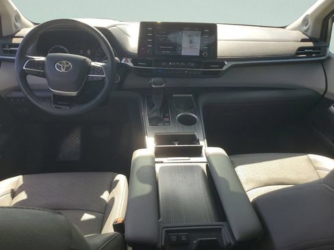Used 2023 Toyota Sienna Limited FWD image 14