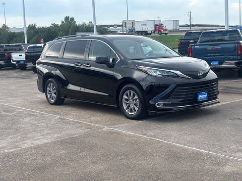 Used 2021 Toyota Sienna XLE FWD image 5