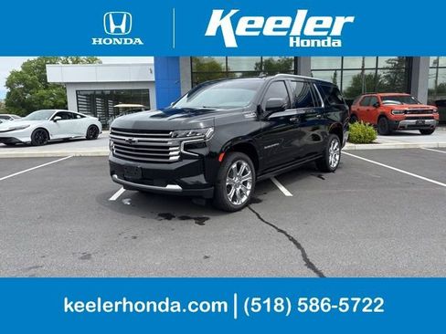 Used 2023 Chevrolet Suburban High Country w/ Premium Package 2 AWD/4WD image 1