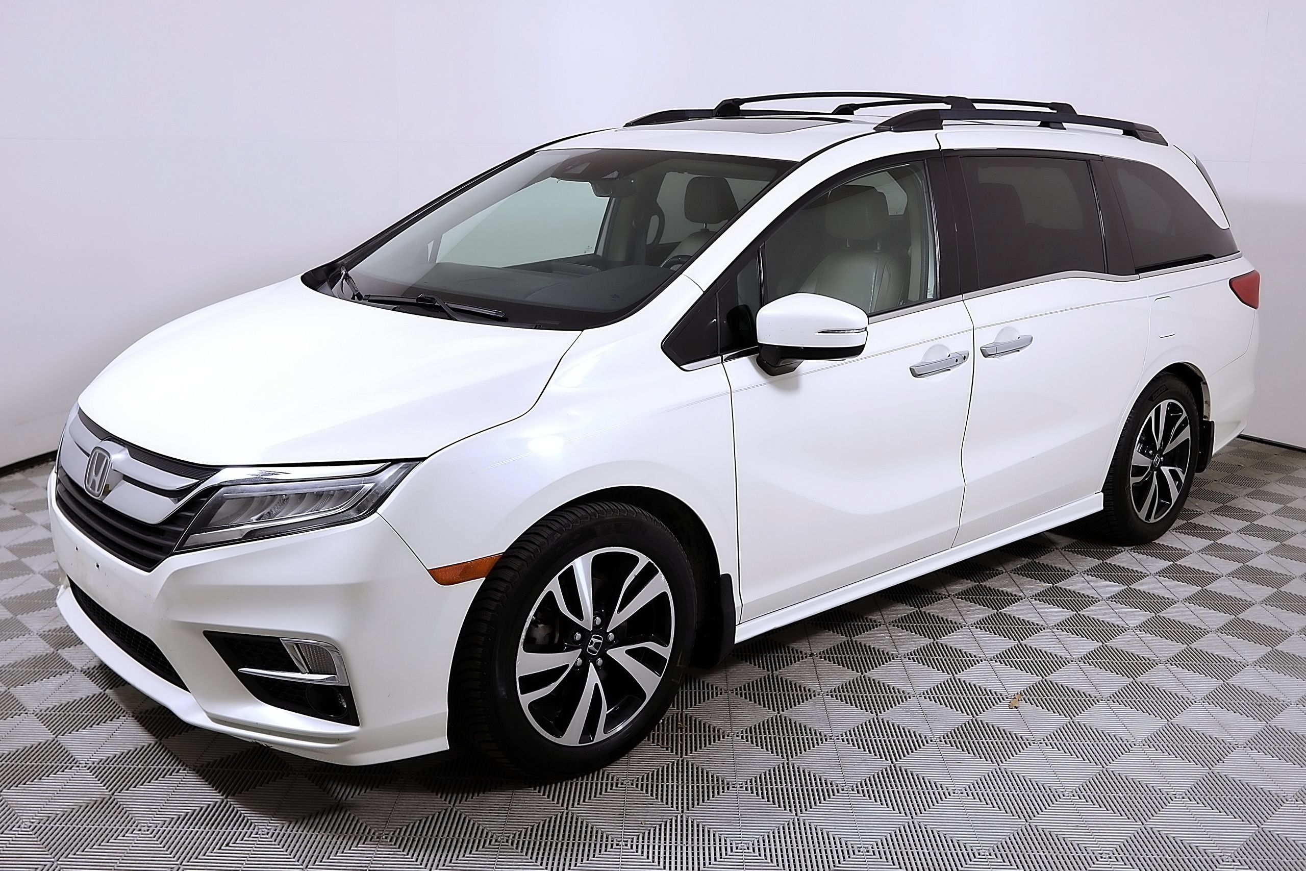 Used 2019 Honda Odyssey Elite image 3