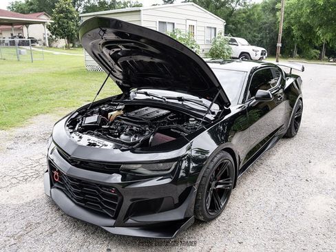 Used 2019 Chevrolet Camaro ZL1 RWD image 15