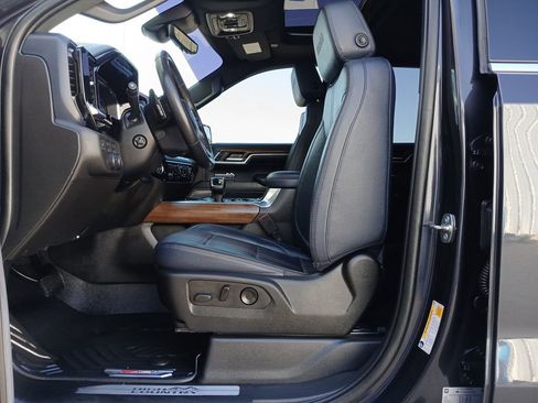 Certified 2022 Chevrolet Silverado 1500 High Country w/ Technology Package image 20