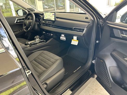 New 2025 Mitsubishi Outlander SE image 23