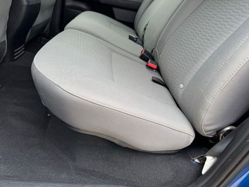 Certified 2018 Toyota Tacoma SR5 AWD/4WD image 10