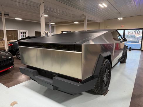 Used 2024 Tesla Cybertruck AWD Crew Cab image 5
