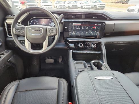 Used 2024 GMC Sierra 2500 Denali w/ Technology Package image 10