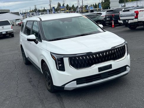 Used 2025 Kia Carnival FWD image 7
