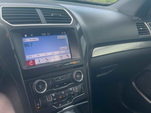 Used 2019 Ford Explorer XLT w/ Equipment Group 201A FWD image 28