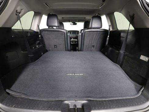 Used 2017 Toyota Highlander XLE image 18