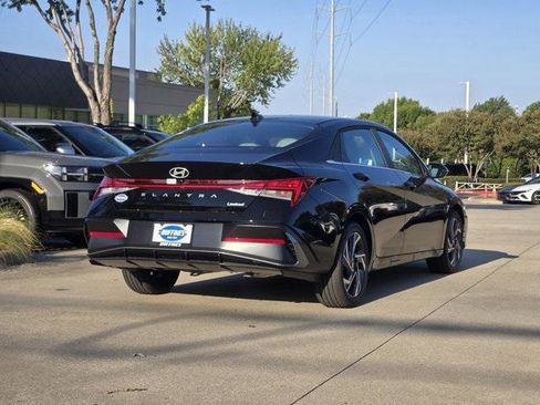 New 2025 Hyundai Elantra Limited image 4