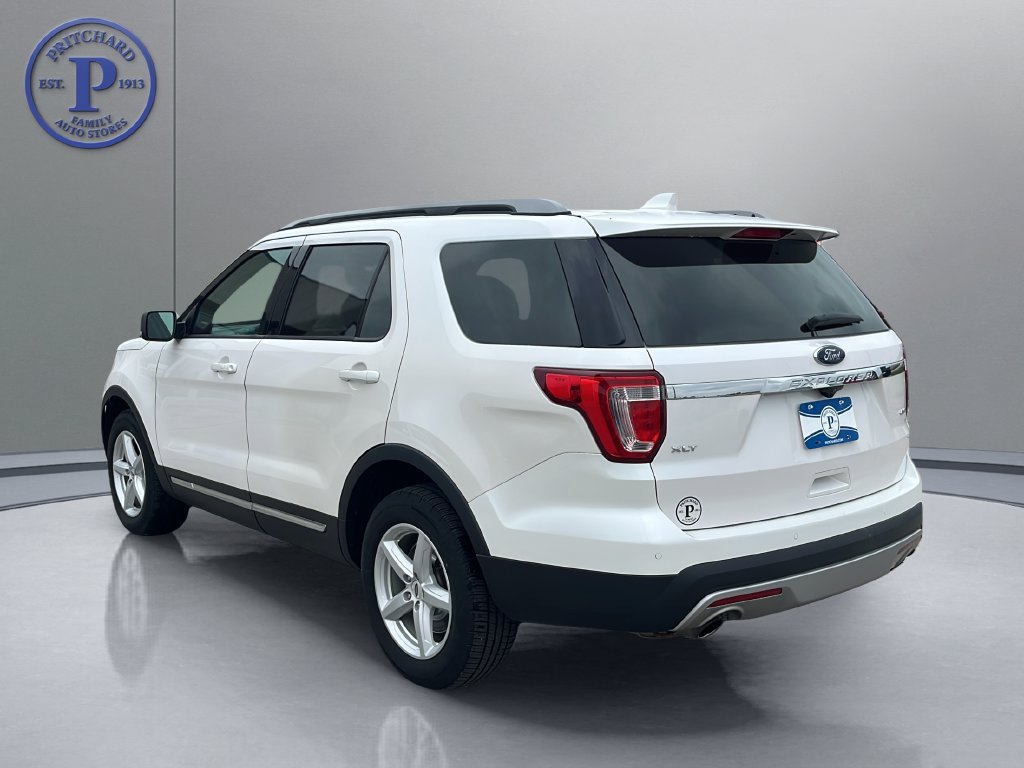 Used 2017 Ford Explorer XLT w/ Equipment Group 202A AWD/4WD image 5