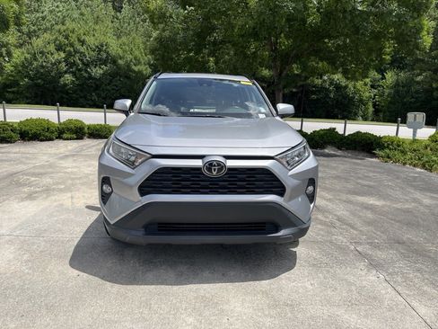 Used 2019 Toyota RAV4 XLE Premium FWD image 9
