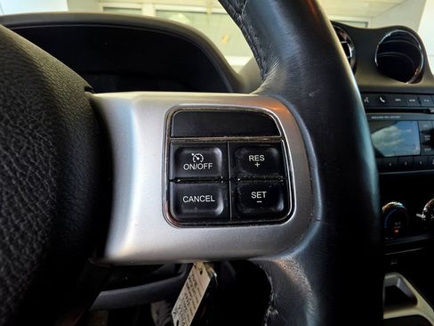 Used 2017 Jeep Compass Latitude AWD/4WD image 16